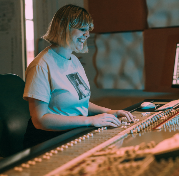why-choose-sae (1) a female student operating an audio desk